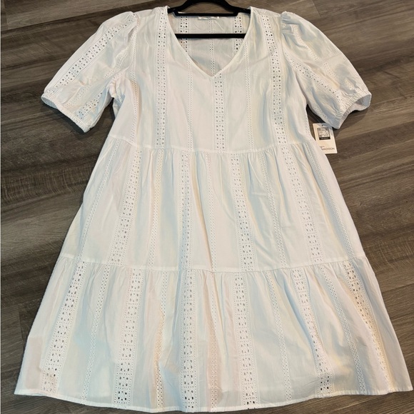 89th & Madison Dresses & Skirts - NWT 89th & Madison White Eyelet Dress
